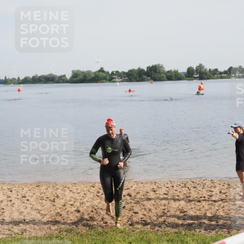 21.06.2025 - 27. Vierlanden-Triathlon MichiJ http://msf.ph/oto/7983233 15.06.2026 09:07:00 Schwimmen 212, 251 meine-sportfotos.de