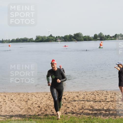 21.06.2025 - 27. Vierlanden-Triathlon MichiJ http://msf.ph/oto/7983249 15.06.2026 09:07:00 Schwimmen 212, 251 meine-sportfotos.de