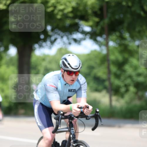 15.06.2025 - 7 Türme Triathlon Yannick Fuchs http://msf.ph/oto/7983282 15.06.2025 12:53:06 Radfahren 255, 265, 470, 591, 608 meine-sportfotos.de