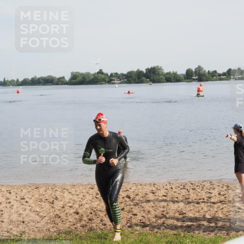 21.06.2025 - 27. Vierlanden-Triathlon MichiJ http://msf.ph/oto/7983286 15.06.2026 09:07:01 Schwimmen 212, 231, 251 meine-sportfotos.de