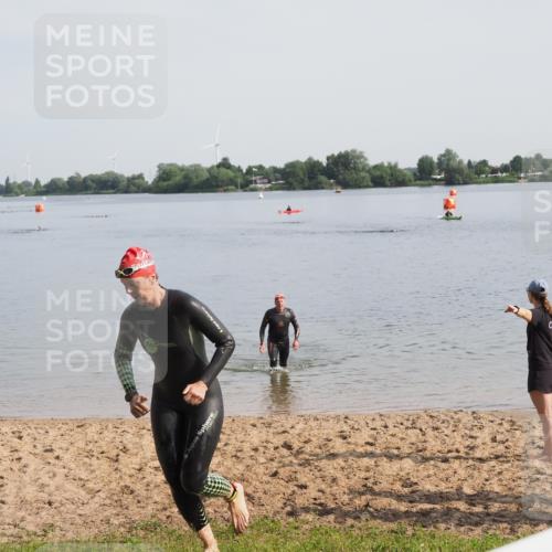 21.06.2025 - 27. Vierlanden-Triathlon MichiJ http://msf.ph/oto/7983295 15.06.2026 09:07:01 Schwimmen 212, 231, 251 meine-sportfotos.de
