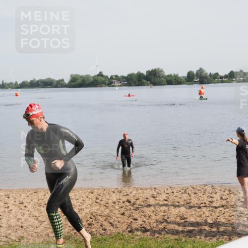 21.06.2025 - 27. Vierlanden-Triathlon MichiJ http://msf.ph/oto/7983311 15.06.2026 09:07:02 Schwimmen 212, 231, 251 meine-sportfotos.de