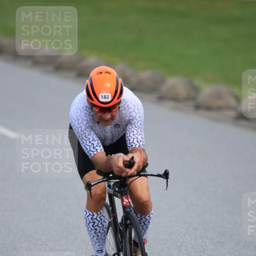 15.06.2025 - 27. Vierlanden-Triathlon H.Heesch http://msf.ph/oto/7983333 15.06.2025 10:56:04 Radfahren 182, 590 meine-sportfotos.de