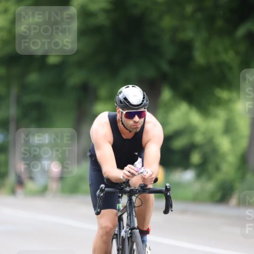 15.06.2025 - 7 Türme Triathlon Yannick Fuchs http://msf.ph/oto/7983335 15.06.2025 11:35:46 Radfahren 295, 297 meine-sportfotos.de
