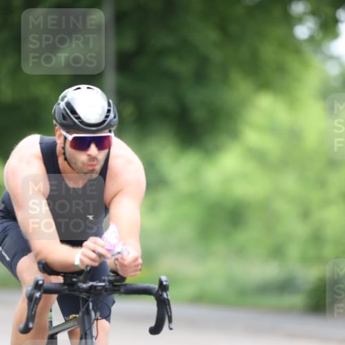 15.06.2025 - 7 Türme Triathlon Yannick Fuchs http://msf.ph/oto/7983357 15.06.2025 11:35:46 Radfahren 295, 297 meine-sportfotos.de