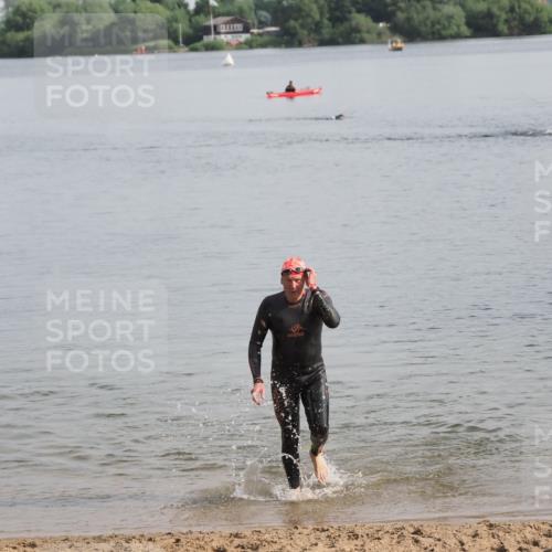 21.06.2025 - 27. Vierlanden-Triathlon MichiJ http://msf.ph/oto/7983369 15.06.2026 09:07:04 Schwimmen 212, 231, 251 meine-sportfotos.de