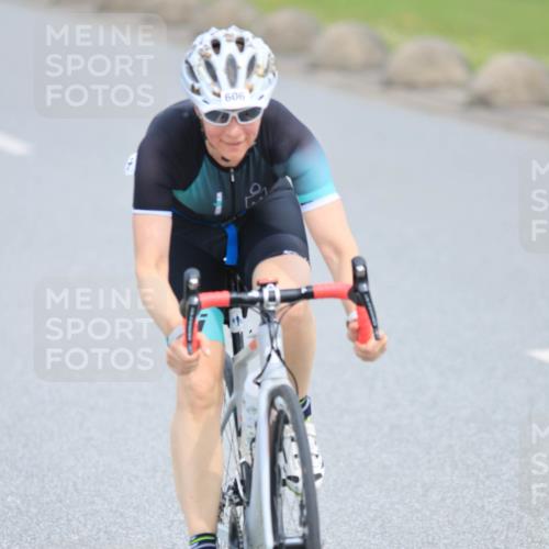 15.06.2025 - 27. Vierlanden-Triathlon H.Heesch http://msf.ph/oto/7983393 15.06.2025 10:56:27 Radfahren 597, 606 meine-sportfotos.de