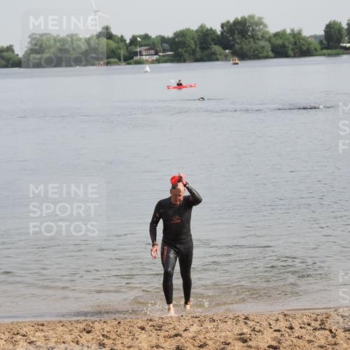 21.06.2025 - 27. Vierlanden-Triathlon MichiJ http://msf.ph/oto/7983418 15.06.2026 09:07:05 Schwimmen 231, 251 meine-sportfotos.de