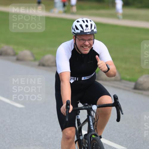15.06.2025 - 27. Vierlanden-Triathlon H.Heesch http://msf.ph/oto/7983428 15.06.2025 10:56:56 Radfahren 94, 150, 451, 767 meine-sportfotos.de