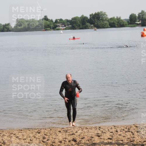 21.06.2025 - 27. Vierlanden-Triathlon MichiJ http://msf.ph/oto/7983456 15.06.2026 09:07:05 Schwimmen 231, 251 meine-sportfotos.de