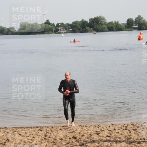 21.06.2025 - 27. Vierlanden-Triathlon MichiJ http://msf.ph/oto/7983491 15.06.2026 09:07:06 Schwimmen 231, 251 meine-sportfotos.de
