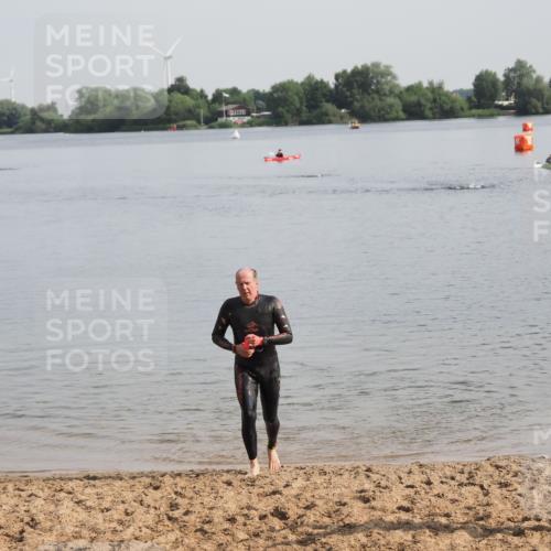 21.06.2025 - 27. Vierlanden-Triathlon MichiJ http://msf.ph/oto/7983500 15.06.2026 09:07:06 Schwimmen 231, 251 meine-sportfotos.de