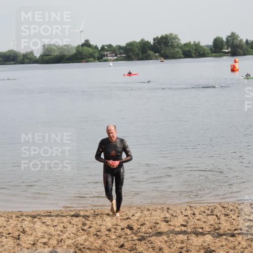 21.06.2025 - 27. Vierlanden-Triathlon MichiJ http://msf.ph/oto/7983523 15.06.2026 09:07:06 Schwimmen 231, 251 meine-sportfotos.de