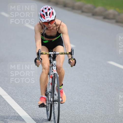 15.06.2025 - 27. Vierlanden-Triathlon H.Heesch http://msf.ph/oto/7983543 15.06.2025 10:57:29 Radfahren 149, 491, 507, 1395 meine-sportfotos.de