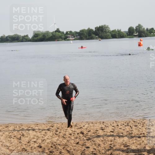 21.06.2025 - 27. Vierlanden-Triathlon MichiJ http://msf.ph/oto/7983580 15.06.2026 09:07:07 Schwimmen 231, 251 meine-sportfotos.de