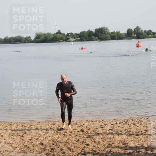 21.06.2025 - 27. Vierlanden-Triathlon MichiJ http://msf.ph/oto/7983601 15.06.2026 09:07:07 Schwimmen 231, 251 meine-sportfotos.de