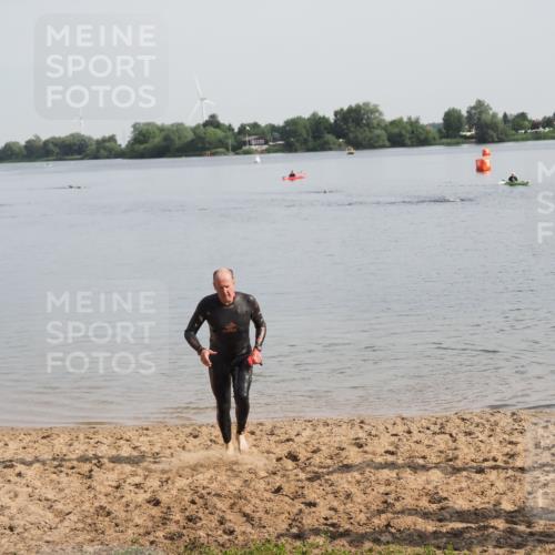 21.06.2025 - 27. Vierlanden-Triathlon MichiJ http://msf.ph/oto/7983621 15.06.2026 09:07:07 Schwimmen 231, 251 meine-sportfotos.de