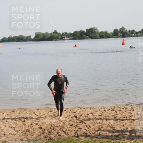 21.06.2025 - 27. Vierlanden-Triathlon MichiJ http://msf.ph/oto/7983628 15.06.2026 09:07:07 Schwimmen 231, 251 meine-sportfotos.de