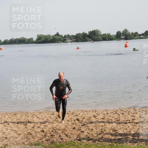 21.06.2025 - 27. Vierlanden-Triathlon MichiJ http://msf.ph/oto/7983635 15.06.2026 09:07:08 Schwimmen 231, 251 meine-sportfotos.de