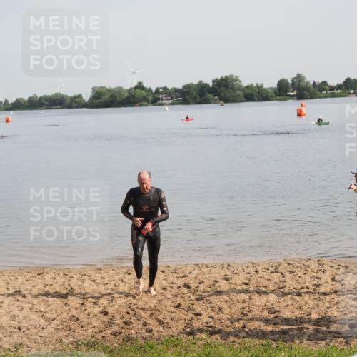 21.06.2025 - 27. Vierlanden-Triathlon MichiJ http://msf.ph/oto/7983641 15.06.2026 09:07:08 Schwimmen 231, 251 meine-sportfotos.de