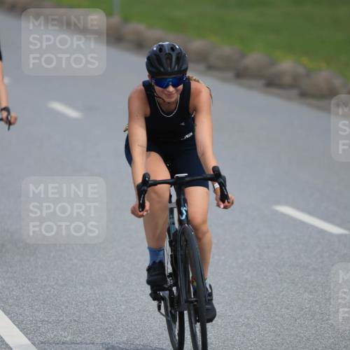 15.06.2025 - 27. Vierlanden-Triathlon H.Heesch http://msf.ph/oto/7983657 15.06.2025 10:57:40 Radfahren 48, 494, 508, 555, 753 meine-sportfotos.de
