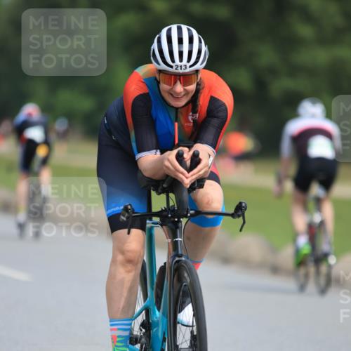 15.06.2025 - 27. Vierlanden-Triathlon H.Heesch http://msf.ph/oto/7983659 15.06.2025 11:17:28 Radfahren 213, 824 meine-sportfotos.de