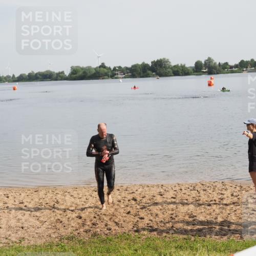 21.06.2025 - 27. Vierlanden-Triathlon MichiJ http://msf.ph/oto/7983666 15.06.2026 09:07:08 Schwimmen 231, 251 meine-sportfotos.de