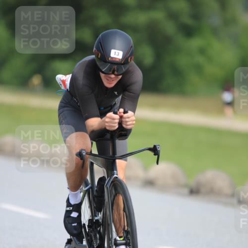 15.06.2025 - 27. Vierlanden-Triathlon H.Heesch http://msf.ph/oto/7983687 15.06.2025 11:17:40 Radfahren 13, 148, 153, 720, 947 meine-sportfotos.de