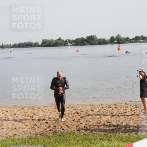 21.06.2025 - 27. Vierlanden-Triathlon MichiJ http://msf.ph/oto/7983697 15.06.2026 09:07:08 Schwimmen 231, 251 meine-sportfotos.de