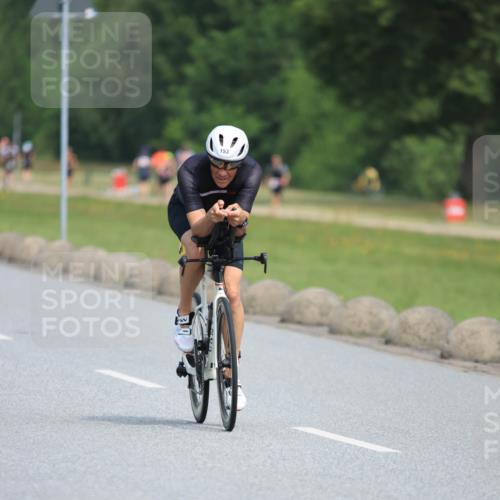 15.06.2025 - 27. Vierlanden-Triathlon H.Heesch http://msf.ph/oto/7983721 15.06.2025 11:17:45 Radfahren 7, 148, 153, 154, 720, 947 meine-sportfotos.de