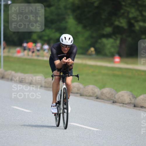 15.06.2025 - 27. Vierlanden-Triathlon H.Heesch http://msf.ph/oto/7983727 15.06.2025 11:17:45 Radfahren 7, 148, 153, 154, 720, 947 meine-sportfotos.de