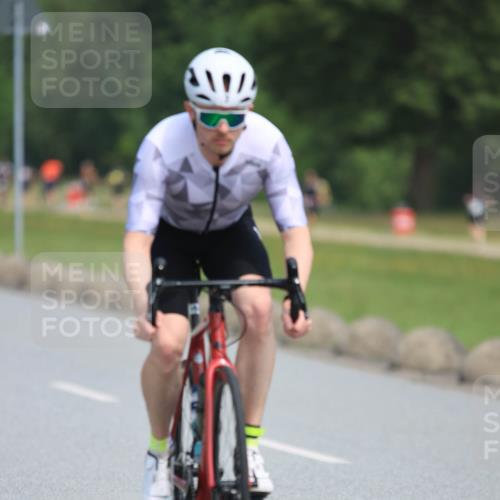 15.06.2025 - 27. Vierlanden-Triathlon H.Heesch http://msf.ph/oto/7983762 15.06.2025 11:17:50 Radfahren 7, 148, 153, 154, 199, 720, 830, 947 meine-sportfotos.de