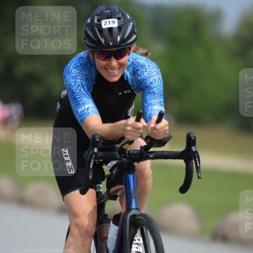15.06.2025 - 27. Vierlanden-Triathlon H.Heesch http://msf.ph/oto/7983828 15.06.2025 11:18:26 Radfahren 219, 236, 750 meine-sportfotos.de