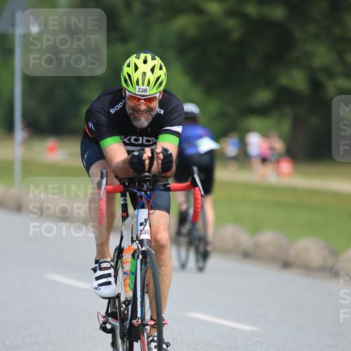 15.06.2025 - 27. Vierlanden-Triathlon H.Heesch http://msf.ph/oto/7983839 15.06.2025 11:18:29 Radfahren 219, 236, 836 meine-sportfotos.de
