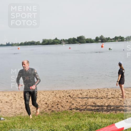 21.06.2025 - 27. Vierlanden-Triathlon MichiJ http://msf.ph/oto/7983842 15.06.2026 09:07:10 Schwimmen 231 meine-sportfotos.de