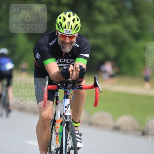 15.06.2025 - 27. Vierlanden-Triathlon H.Heesch http://msf.ph/oto/7983863 15.06.2025 11:18:30 Radfahren 219, 236, 836 meine-sportfotos.de