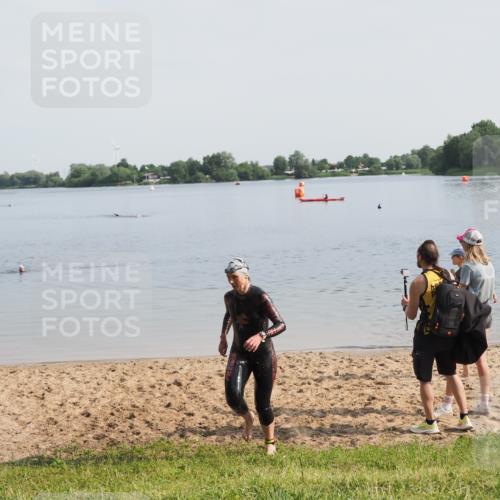 21.06.2025 - 27. Vierlanden-Triathlon MichiJ http://msf.ph/oto/7983866 15.06.2026 09:08:36 Schwimmen 226 meine-sportfotos.de