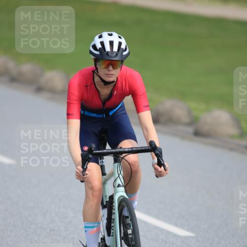 15.06.2025 - 27. Vierlanden-Triathlon H.Heesch http://msf.ph/oto/7983874 15.06.2025 11:19:37 Radfahren 196, 205, 835 meine-sportfotos.de