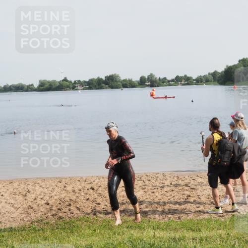 21.06.2025 - 27. Vierlanden-Triathlon MichiJ http://msf.ph/oto/7983880 15.06.2026 09:08:36 Schwimmen 226 meine-sportfotos.de