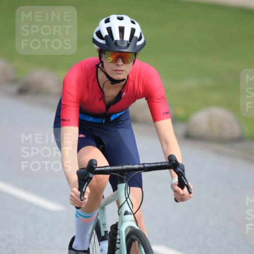 15.06.2025 - 27. Vierlanden-Triathlon H.Heesch http://msf.ph/oto/7983897 15.06.2025 11:19:38 Radfahren 196, 205, 835 meine-sportfotos.de