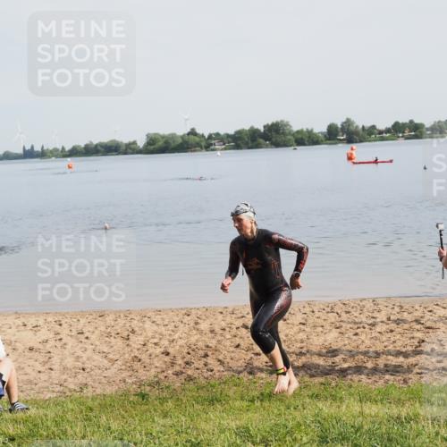 21.06.2025 - 27. Vierlanden-Triathlon MichiJ http://msf.ph/oto/7983900 15.06.2026 09:08:36 Schwimmen 226 meine-sportfotos.de