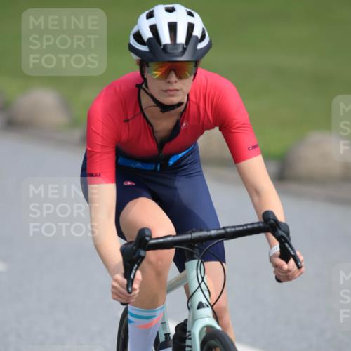 15.06.2025 - 27. Vierlanden-Triathlon H.Heesch http://msf.ph/oto/7983907 15.06.2025 11:19:38 Radfahren 196, 205, 835 meine-sportfotos.de