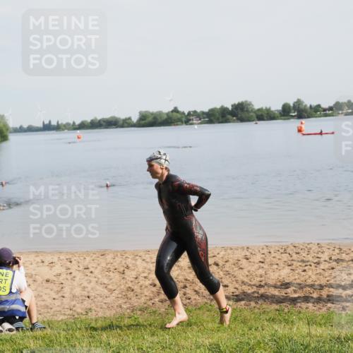 21.06.2025 - 27. Vierlanden-Triathlon MichiJ http://msf.ph/oto/7983941 15.06.2026 09:08:37 Schwimmen 226 meine-sportfotos.de