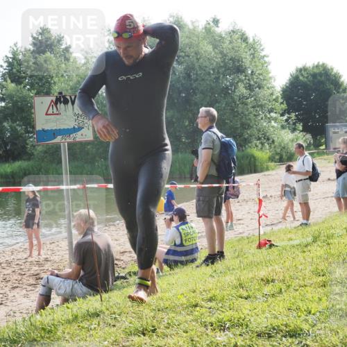 15.06.2025 - 27. Vierlanden-Triathlon KatJ http://msf.ph/oto/7983949 15.06.2025 08:53:17 Schwimmen 133 meine-sportfotos.de