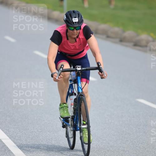 15.06.2025 - 27. Vierlanden-Triathlon H.Heesch http://msf.ph/oto/7983956 15.06.2025 11:19:56 Radfahren 251, 772, 811, 982 meine-sportfotos.de