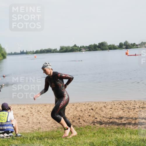 21.06.2025 - 27. Vierlanden-Triathlon MichiJ http://msf.ph/oto/7983961 15.06.2026 09:08:37 Schwimmen 226 meine-sportfotos.de