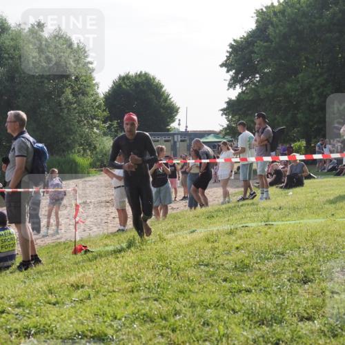 15.06.2025 - 27. Vierlanden-Triathlon KatJ http://msf.ph/oto/7983970 15.06.2025 08:53:24 Schwimmen 133, 162, 169 meine-sportfotos.de