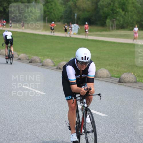 15.06.2025 - 27. Vierlanden-Triathlon H.Heesch http://msf.ph/oto/7983985 15.06.2025 11:20:07 Radfahren 3, 115, 232, 789, 852, 968 meine-sportfotos.de