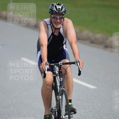 15.06.2025 - 27. Vierlanden-Triathlon H.Heesch http://msf.ph/oto/7984005 15.06.2025 10:58:33 Radfahren 64, 144, 387, 693 meine-sportfotos.de
