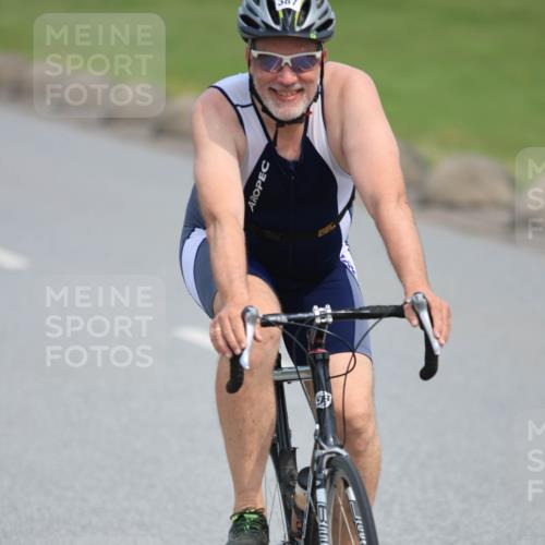 15.06.2025 - 27. Vierlanden-Triathlon H.Heesch http://msf.ph/oto/7984016 15.06.2025 10:58:33 Radfahren 64, 144, 387, 693 meine-sportfotos.de